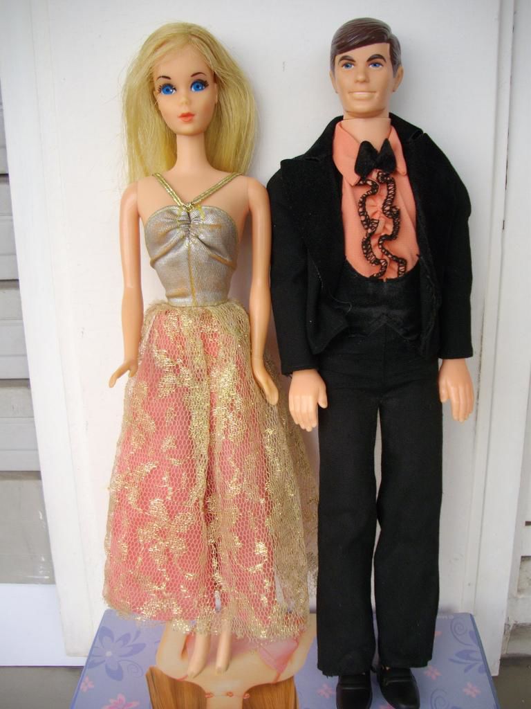 1976: Barbie and Ken in time capsule